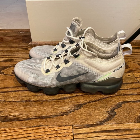 Nike Vapormax Flyknit in Cream and Gray - Picture 1 of 5